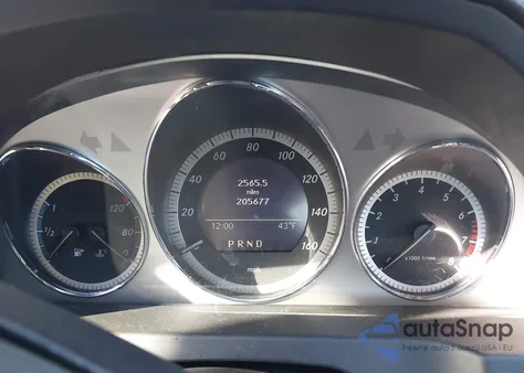 2010 Mercedes-Benz C 300 Luxury 4Matic/Sport 4Matic z USA, uszkodzony, nr VIN WDDGF8BB5AR107204